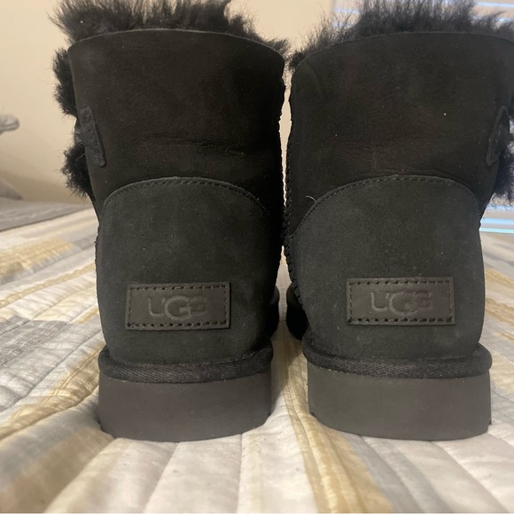 UGG BLACK BOOTS - Picture 3 of 3
